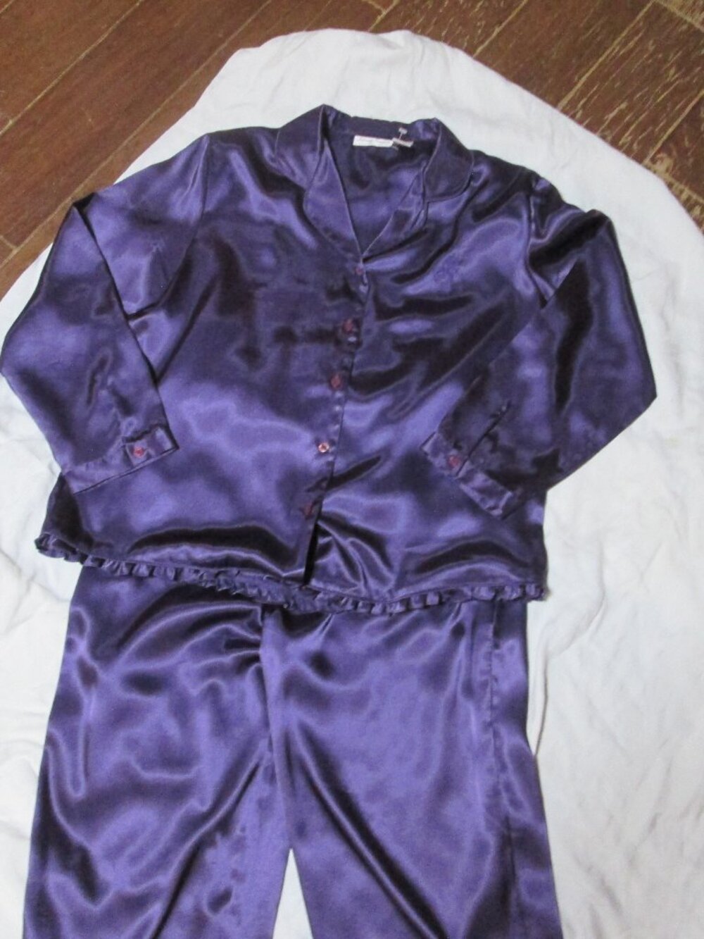 Glam purple vtg Intimate Essential silky 2 pc embroidred logo pajamas med